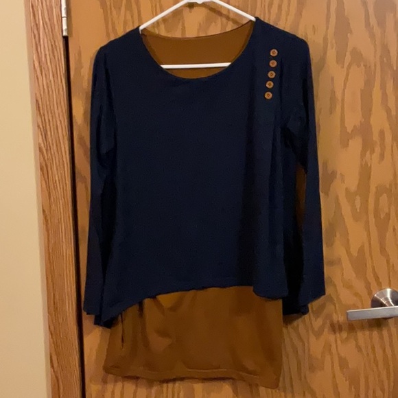 ZY Blouse - Picture 1 of 2